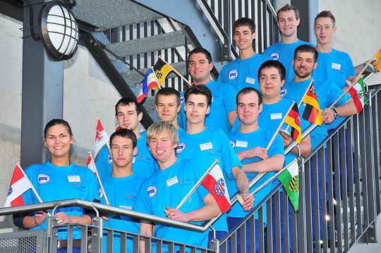 In diesem Jahr traten zwölf junge Kfz-Mechatroniker und eine Kfz-Mechatronikerin beim Bundeswettbewerb an. (Schmidt)