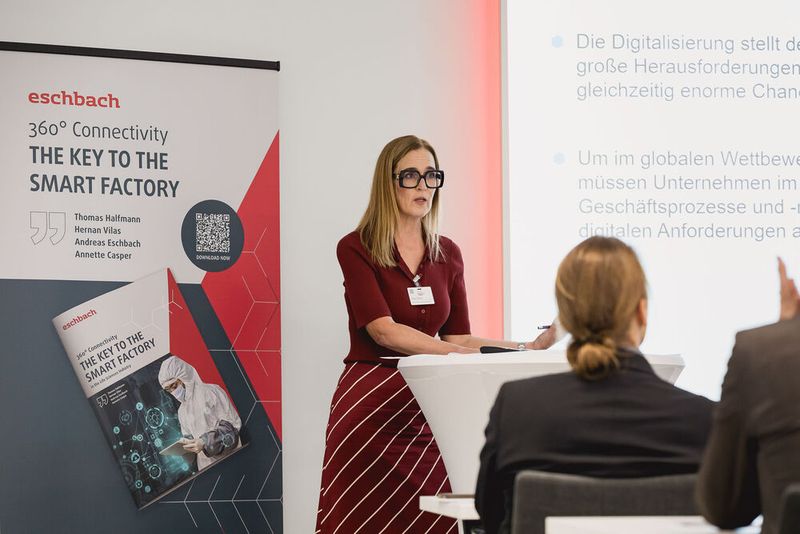 Alles so schön digital hier, oder? Gisa Omlor, Mittelstandsbeauftragte beim VCI, will es genauer wissen. (Bild: Stefan Bausewein)