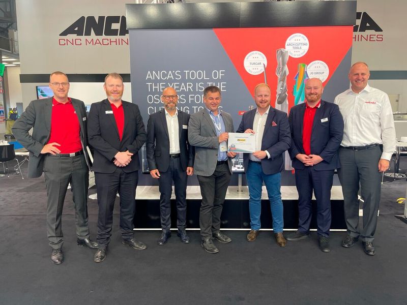 Fanar aus Polen durften auf der EMO in Mailand den Preis für den Zweitplatzierten in der Kategorie #MadeonAnca entgegennehmen. (Bild: Anca)