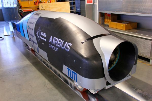 Hyperloop Rollout: Fast so schnell wie der Schall soll er sein, der Superschnellzug der Zukunft, auch Hyperloop genannt (TUM)