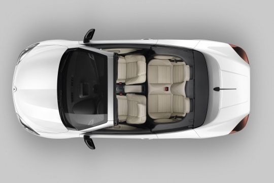 Vier Personen sollen im Megane Coupé-Cabriolet bequem und verwirbelungsarm unterkommen. (Archiv: Vogel Business Media)