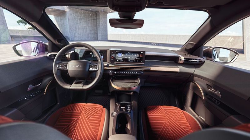 Wohnliche Einrichtung mit zum Großteil recycelten Materialien. (Bild: Lancia)