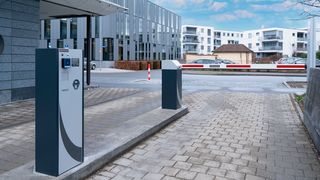 Das Parkraum-Management-System Park NFC von Hörmann vereint eine bargeld- und kontaktlose Bezahlung des Parkentgelts. Weder Papierticket noch Bargeld für einen Kassenautomaten werden benötigt. (Bild: Hörmann)