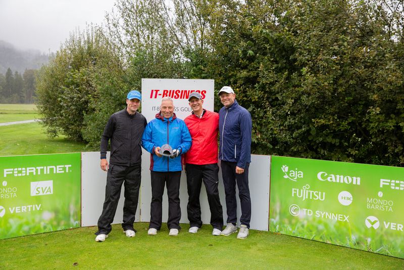 (v. l.) Marc Greber (TD Synnex), Herbert Fritzenwenger (GC Ruhpolding), Timo Stolze (SVA) und Tobias Schiegl (Österreichischer Rennrodler) (Bild: © Hans Breitenfellner (hochzeit-in-bildern.de))