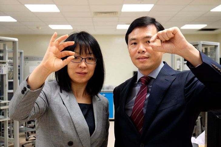 ​NTU Singapore scientists develop ‘contact lens’ patch to treat eye diseases. (NTU Singapore)