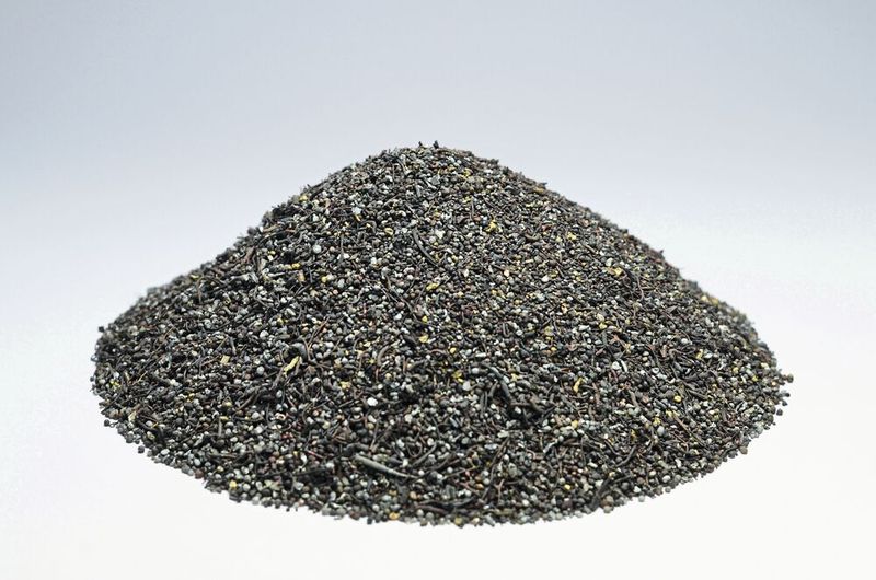 Verborgene Schätze: In dieser Nichteisenmetall-Fraktion (0,2 bis 1,6 Millimeter) verbergen sich wertvolle Edelmetalle wie Gold, Kupfer und Aluminium. (Bild: ZAV)