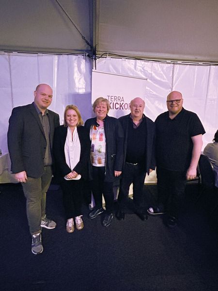 Alle Wortmanns auf der Abendveranstaltung: (v. l.) Sven, Svenja, Gaby, Siegbert und Sören (Bild: Vogel IT-Medien GmbH)