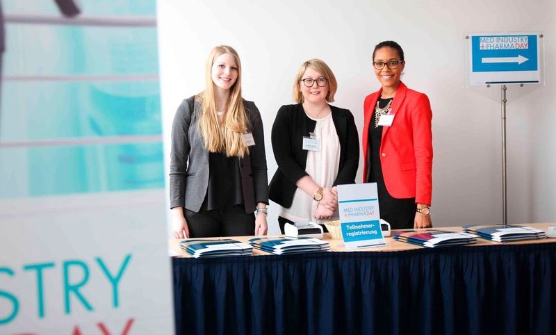 So geht der Med-Industry + Pharma Day gut los: freundlicher Empfang durch die Mitarbeiterinnen der Event-Abteilung von Vogel Business Media. (Bild: Reinhardt)