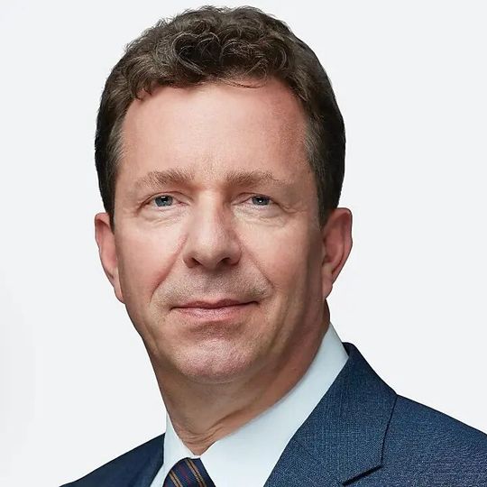 Ronan Cassidy, Chief Human Resources and Corporate Officer von Shell, wird das Unternehmen Ende 2023 verlassen. Ronan Cassidy, Chief Human Resources and Corporate Officer von Shell, wird das Unternehmen Ende 2023 verlassen.