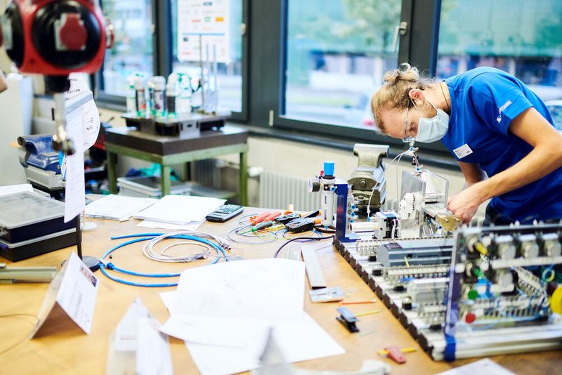 Sven Pfister, Polymechaniker/in EFZ, Automation. (Bild: © Manu Friederich)