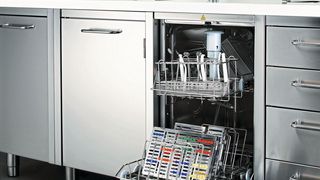 Seit mehr als 30 Jahre fertigt das italienische Unternehmen Smeg Instruments Reinigungs- und Kühlsysteme für die Labor- und Medizintechnik.  (Bild: Smeg Instruments)