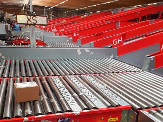 Die Ruhe vor dem Sturm: DPD-Paketsortierung in Holzgünz. Die Ruhe vor dem Sturm: DPD-Paketsortierung in Holzgünz.
