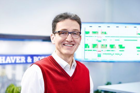 Andreas Bauer: "MES Cronetwork ist für uns ein verlässliches Werkzeug. Voraussetzung dafür ist, dass Vorgaben und Eingaben präzise sind – und genau das wissen auch unsere Mitarbeitenden."(Bild:  Haver & Boecker)