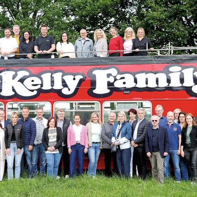 Die Mitglieder der Gütegemeinschaft Autoberufe trafen sich auf dem Anwesen von Joey Kelly in Lohmar bei Bonn.  (Bild: Schmidt - VCG)