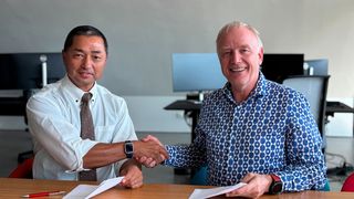 Masanori Kobayashi (links), CEO von Newton Dynamix, und Bernhard Schick, CEO der Mdynamix AG. (Bild: MdynamiX)