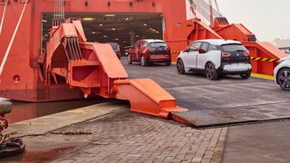 BMW will beim Transport von Waren per Schiff in Zukunft nachhaltiger agieren. (BMW)