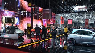 Das neue Konzept: Düstere Stand-Burg raus – LED-Wände rein.  (Foto: Rehberg)