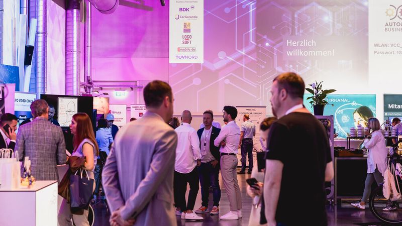 In den Pausen hatten die Teilnehmer genügend Zeit, um zu netzwerken und die Aussteller der Automotive Business Days zu besuchen. (Bild: Foto: Stefan Bausewein)