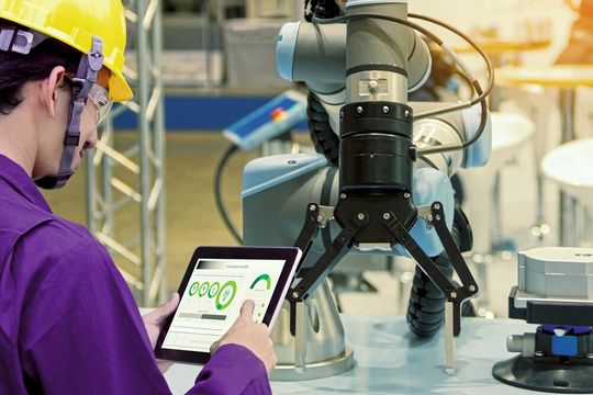 Mit KI lassen sich auch komplexe Daten aus der Anlage auf Anomalien hin untersuchen. So kann aus Maschinenschwingungen der Zustand und Wartungsbedarf von Komponenten ermittelt werden.(Bild:  Poobest - stock.adobe.com)