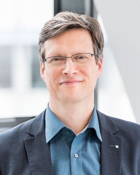 Dr. Urs Schneider, Leiter Medizin- und Bioproduktionstechnik am Fraunhofer IPA: „Mit der Nähe zur Medtec Europe in Stuttgart stellen wir sicher, dass die Marktführer aus der Medizintechnikzulieferung und der Produktionstechnik vor Ort sind.“ (Fraunhofer IPA)