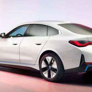 Die Reichweite liegt bei knapp 600 Kilometern.(Bild:  BMW)