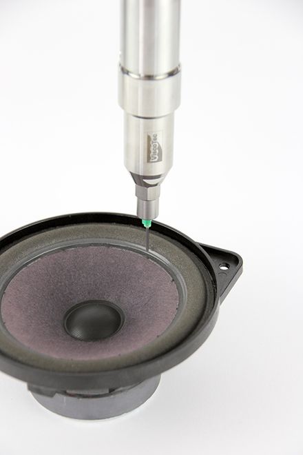 Lautsprecher_Klebung_ViscoTec ()