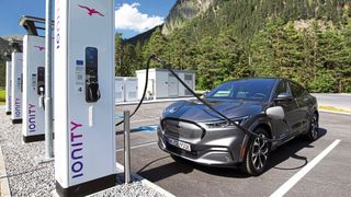 Der Ford Mach E ist für Plug & Charge ausgerüstet. (Bild: Ionity)