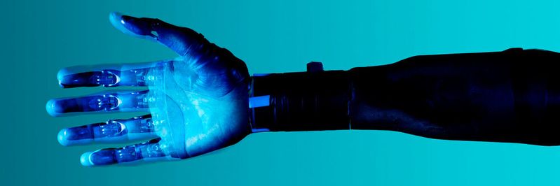 Transportroboter und Cobots bringen durch ihre autonomen Handlungen auch eine soziale Komponente in die Zusammenarbeit mit dem Menschen.(Bild:  gemeinfrei / Unsplash)