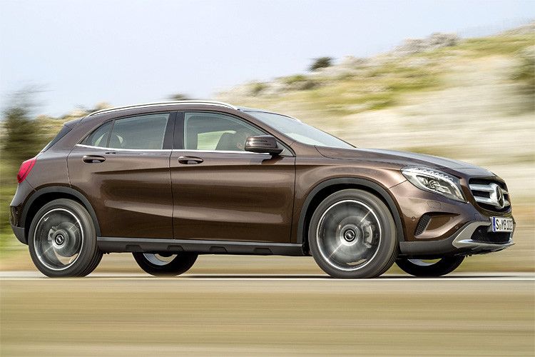 Die Ingenieure haben es geschafft dem GLA eine cW-Wert von 0,29 ins Blech zu schneidern – was in diesem Segment einen deutlichen Spitzenplatz bedeutet. Unter anderem wurde der Fahrzeugboden großflächig verkleidet. Gleichzeitig wurde viel Aufwand getrieben, um die Windgeräusche im Wagen zu minimieren. Dafür sorgen spezielle Türdichtungen oder auch eine zusätzliche Abdichtung der Querfugen zwischen Dach und Heckklappe. (Foto: Daimler)