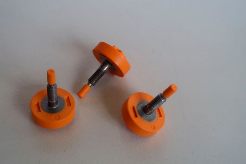 ... Diese speziellen Metall-Kunststoff-Komponenten kommen beispielsweise als Polschrauben für die Hoch-Volt-Kontaktierung von Batteriemodulen zum Einsatz. (Bild: D. Quitter - VCG)