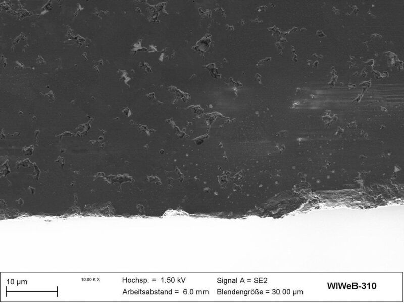 ...entstehen bei der Laserbearbeitung keine Ausbrüche im PKD-Material. (Bild: Drahterodierte Probe) (Bild: DMG)