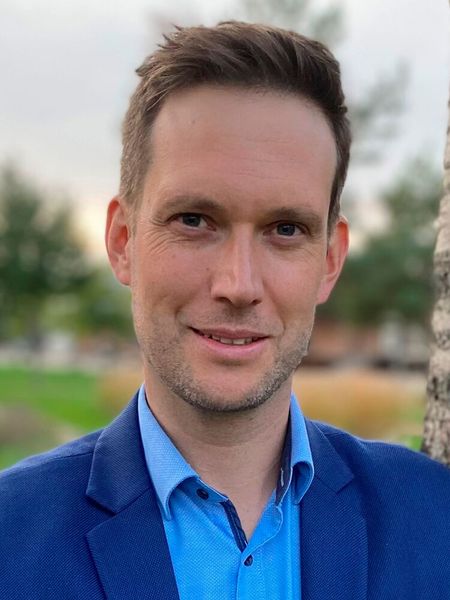 „Die neu entwickelten Materialien erfüllen alle Standardanforderungen an Unterbodenkomponenten und erweisen sich als serientauglich. Weder der Einsatz der Naturfasern noch der der Post-Consumer-Rezyklate führt zu einem signifikanten Abfall der Eigenschaften für den Kunden“, sagt Fabian Groh, Entwicklung Anbausystem bei Audi. (Bild: Audi)