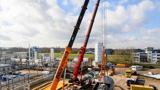 Anlieferung eines Tanks für die neue Hydrieranlage bei Haltermann Carless in Speyer im Februar 2020. (Klaus Venus/HCS Group)