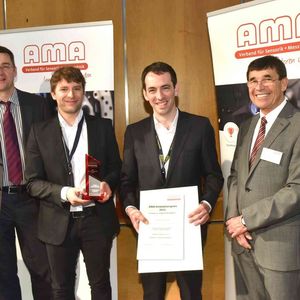 AMA Innovationspreis2015 – Gewinner: von links: Prof. Andreas Schütze (Uni. Saarland), Dr. Christoph Deutsch (Crystalline Mirror Solutions), Dr. Christian Pawlu (Crystalline Mirror Solutions), Wolfgang Wiedemann (AMA Verband)