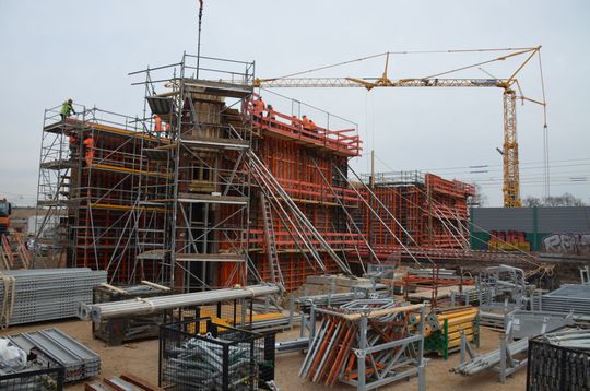 (Vier Systeme von Paschal - Logo.3, TTR Trapezträger-Rundschalung, Kletterbühnen KBK, GASS - das Alu-Traggerüst-System - für den effizienten Brückenschlag. Bildquelle: Paschal)