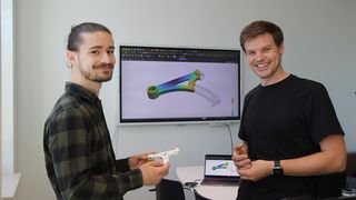 Nils Meyer (right) and project staff member Julian Greif are developing an AI tool to optimize component development in injection molding. (Source: University of Augsburg)