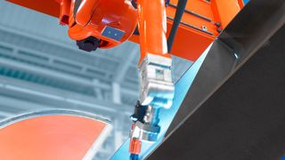 Qirox Roboter mit Qineo Schweißsystem. (Bild: Cloos)