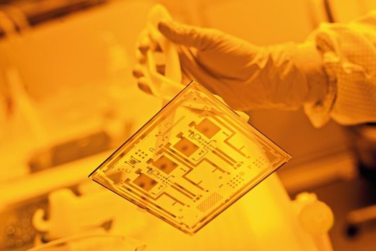 Thin-Film-Wetbench-Prozess in Wangs.(Bild:  Cicor Management AG)