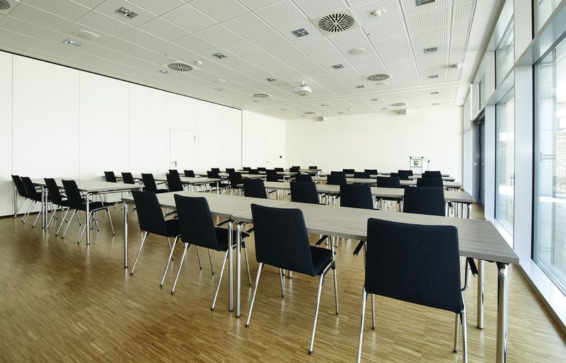 Viel Platz für Seminare und Schulungen bietet der großzügige Seminarraum des Campus. (Bild: Günzburger Steigtechnik)