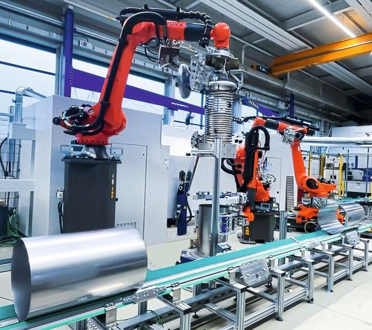 Laserschweiß- und -schneidlösungen sowie Spann- und  Automatisierungstechnologien gibt es am Euroblech-Stand von Weil Technology, Novatec und Schaal Technology zu sehen. Im Bild: Fertigungslinie für Warmwasserspeicher mit Wärmetauscher.(Bild:  Weil Technology)