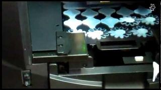 Thomas Hofmann führt den 3D-Drucker Objet260 Connex vor (YouTubePlayer_18061_konstruktionspraxis)