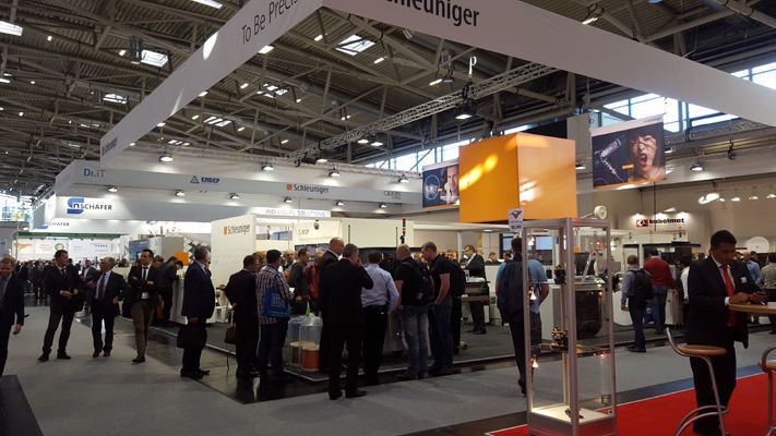 Schleuniger erhält im Cables, Coils & Hybrids Cluster den ersten Platz für das CoaxCenter 6000 - die erste Maschine, mit der sich Mikrokoaxialkabel vollautomatisch und hochpräzise verarbeiten lassen. (Bild: AI)