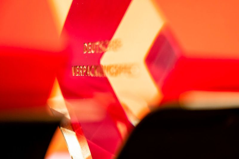 Letzte Chance! Das Deutsche Verpackungsinstitut e. V. verlängert die Einreichungsphase für Innovationsvorschläge für den Deutschen Verpackungspreis 2023 bis zum 31. Mai. Genau 10 Kategorien mit festen Kriterien stehen zur Auswahl.