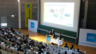 Am 6. und 7. April 2017 wird die Zusammenarbeit von Mensch und Roboter in der Lager- und Produktionslogistik im Mittelpunkt des 26. Deutschen Materialfluss-Kongresses stehen. (VDI Wissensforum)