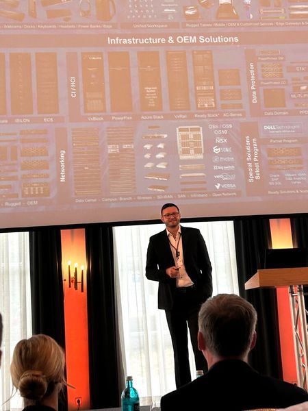 Nach einer Mittagspause sprach Jens Löber von Dell über Multicloud und AI.   (Bild: IT-BUSINESS)