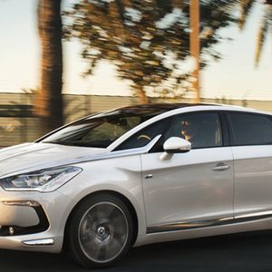 Hinsichtlich der Abmessungen zwischen Kompakt- und Mittelklasse – der Citroën DS5.