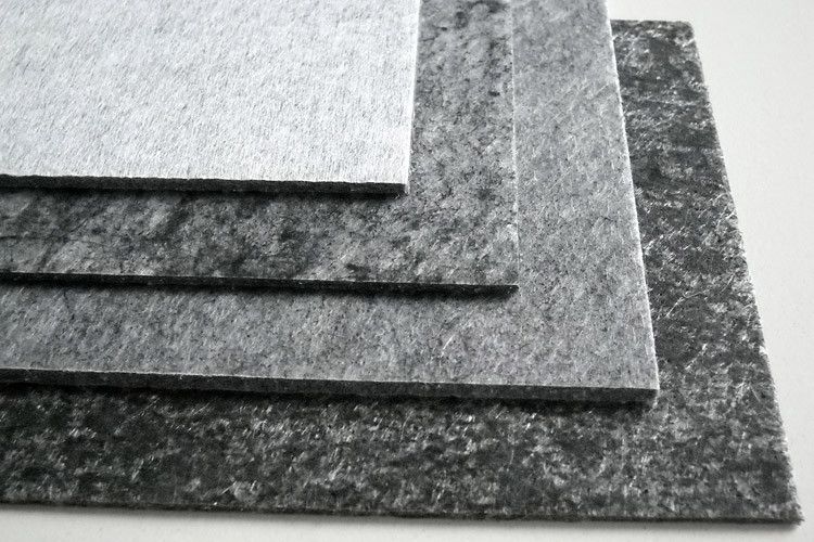 Die Produktgruppe SymaLITE umfasst spezielle Leichtbau-Verbundmaterialien. Die ultraleichten Thermoplaste sind akustisch wirksam und lassen sich ohne Klebstoffeinsatz direkt mit funktionalen oder dekorativen Decklagen ausstatten. (Foto: Quadrant Plastics)