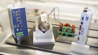 Standard statt Sonderlösung – im Vergleichstest stellte GMN den SD4S (rechts) und den SD2S-FPAM von Sieb & Meyer auf den Prüfstand. (Bild: GMN)