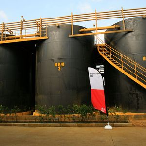 Pigment production at a Lanxess plant in Shanghai. The slurry tanks are used to store the liquid pigment suspension temporarily during the production process before the subsequent press filtering and drying steps