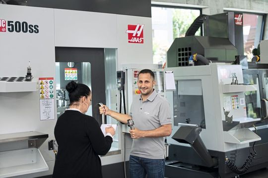 Le centre d'expérience Urma, showroom moderne, ouvrira ses portes en 2025. Il permettra de découvrir les différentes machines et avoir un aperçu approfondi de toute la chaîne de production. Le centre d'expérience Urma, showroom moderne, ouvrira ses portes en 2025. Il permettra de découvrir les différentes machines et avoir un aperçu approfondi de toute la chaîne de production.